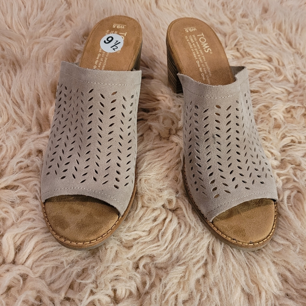 Toms shoes 9.5 - Picture 2 of 5